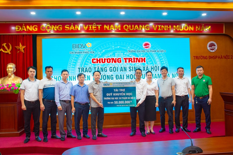 Ngân hàng Thương mại cổ phần Đầu tư và Phát triển Việt Nam (BIDV) chi nhánh Phúc Yên trao tặng gói An sinh xã hội cho sinh viên Trường ĐHSP Hà Nội 2