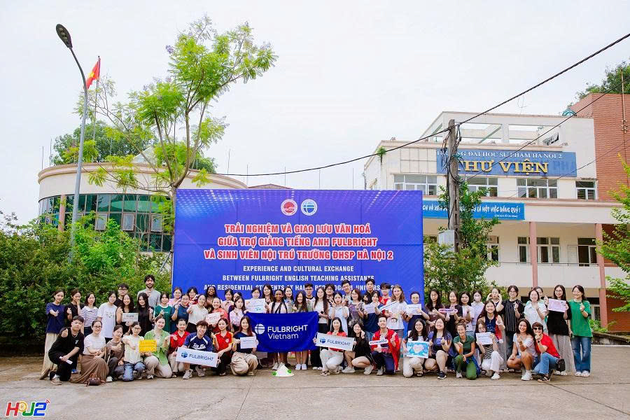 Sinh viên HPU2 giao lưu cùng Đoàn Trợ giảng tiếng Anh Fulbright