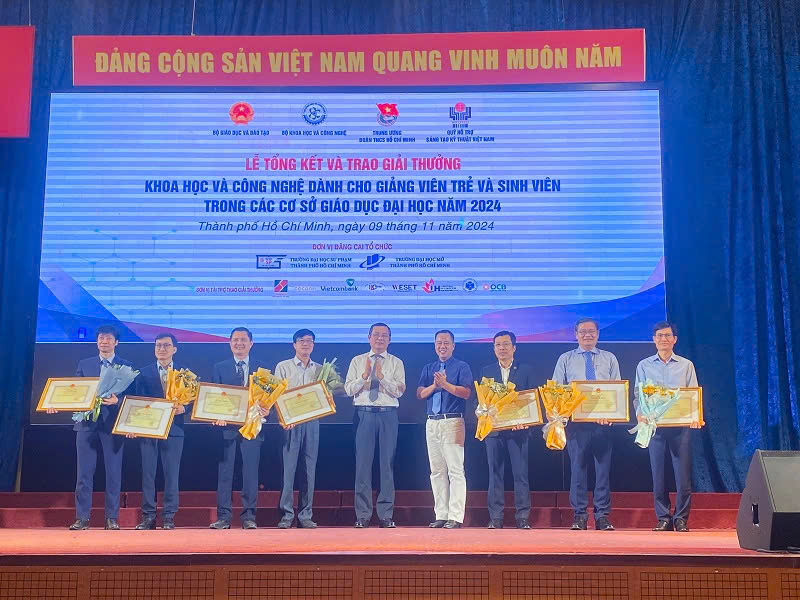 Giảng viên trẻ và sinh viên Trường ĐHSP Hà Nội 2 được trao Giải thưởng Khoa học và Công nghệ năm 2024