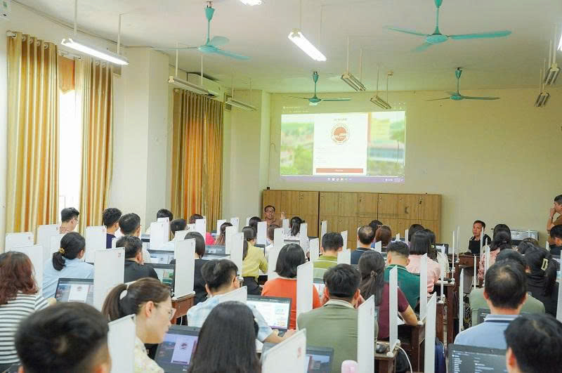 Trường ĐHSP Hà Nội 2: Tập huấn công tác coi thi Kỳ thi Độc lập (SP2E) 2026 - Sẵn sàng cho bước ngoặt thi trên máy tính