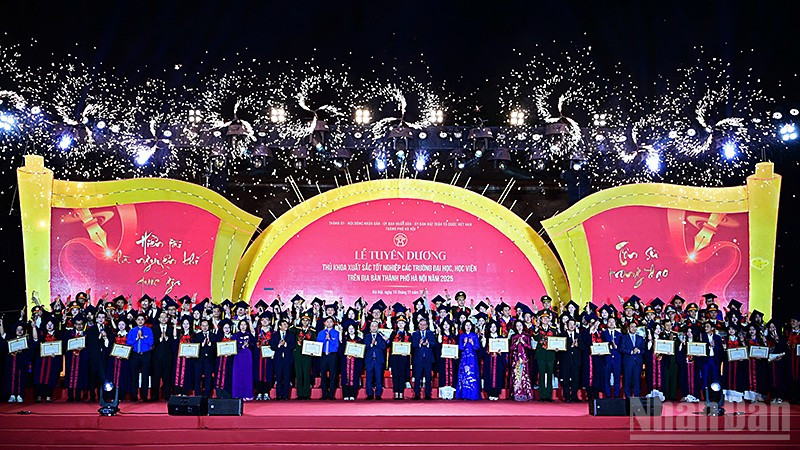 Gương mặt Thủ khoa xuất sắc năm 2025 truyền cảm hứng