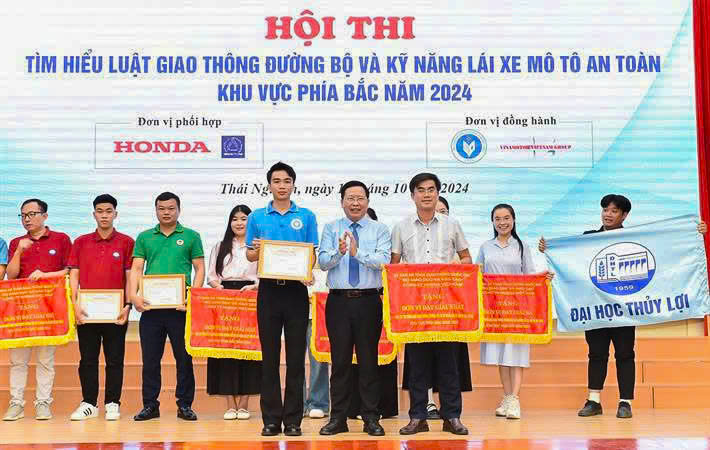 Trường Đại học Sư phạm Hà Nội 2 đạt giải Nhì tại Hội thi “Tìm hiểu Luật Giao thông đường bộ và kỹ năng lái xe mô tô an toàn” khu vực phía Bắc, năm 2024